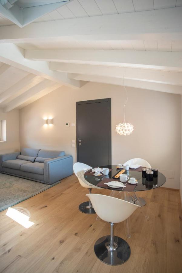 Time To Be - Luxury Apartments Centro Storico ペスキエーラ・デル・ガルダ エクステリア 写真