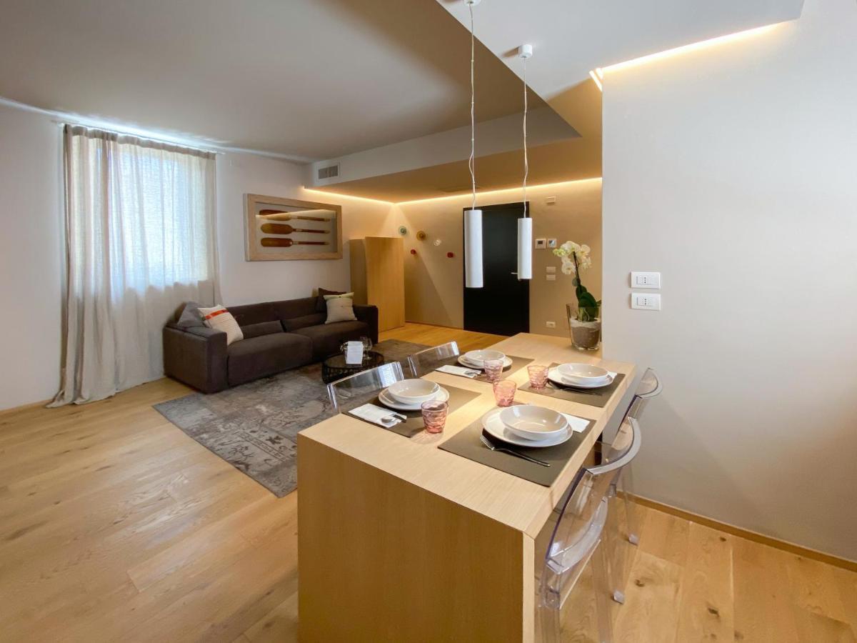 Time To Be - Luxury Apartments Centro Storico ペスキエーラ・デル・ガルダ エクステリア 写真