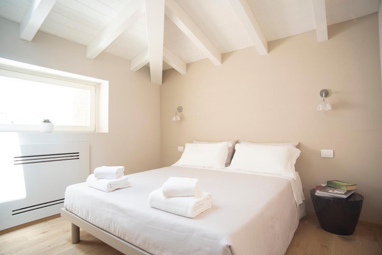 Time To Be - Luxury Apartments Centro Storico ペスキエーラ・デル・ガルダ エクステリア 写真