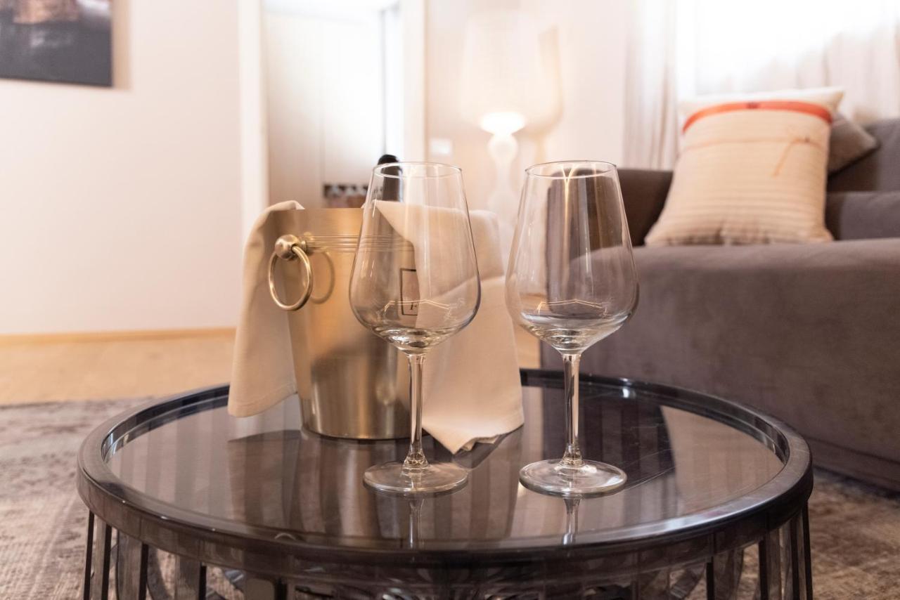 Time To Be - Luxury Apartments Centro Storico ペスキエーラ・デル・ガルダ エクステリア 写真