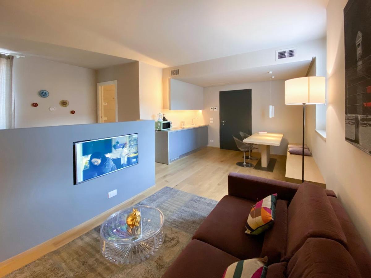 Time To Be - Luxury Apartments Centro Storico ペスキエーラ・デル・ガルダ エクステリア 写真