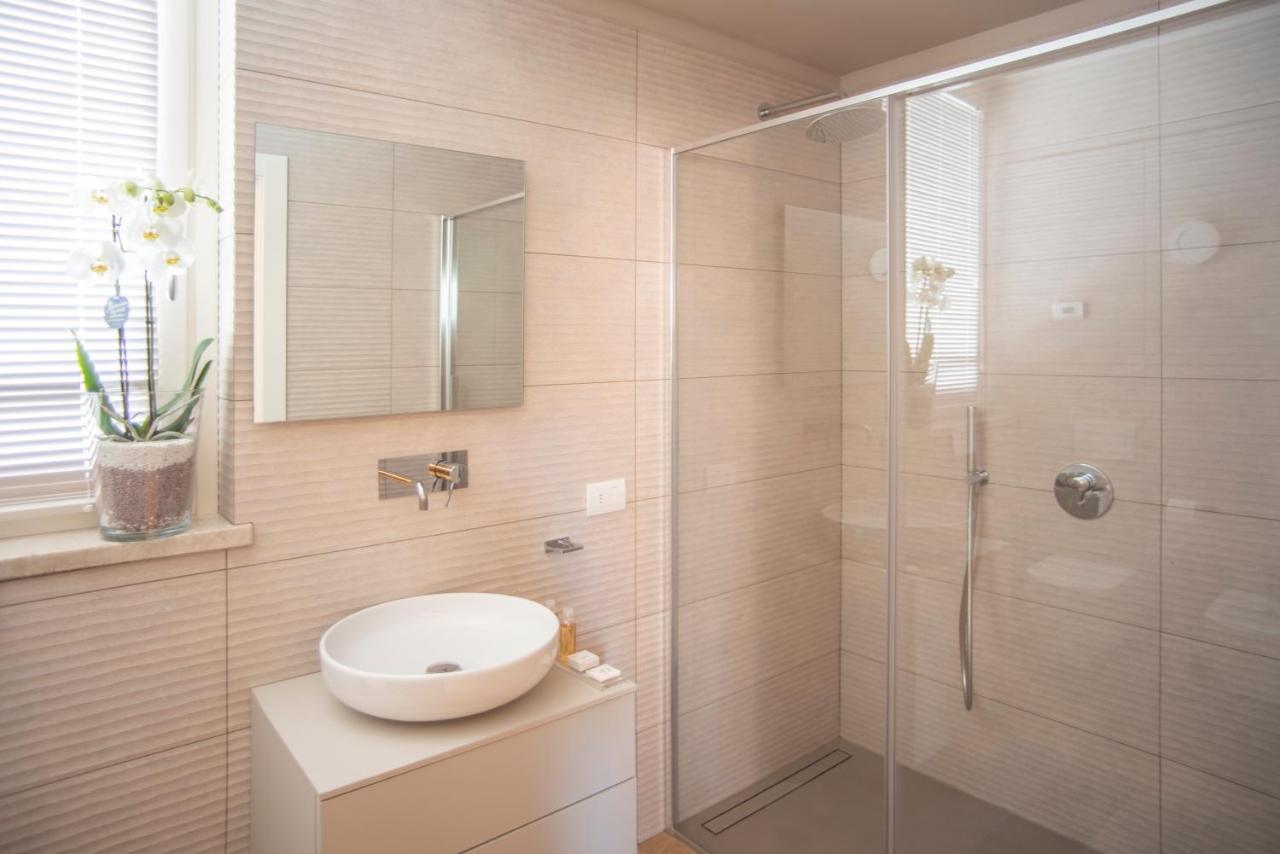 Time To Be - Luxury Apartments Centro Storico ペスキエーラ・デル・ガルダ エクステリア 写真