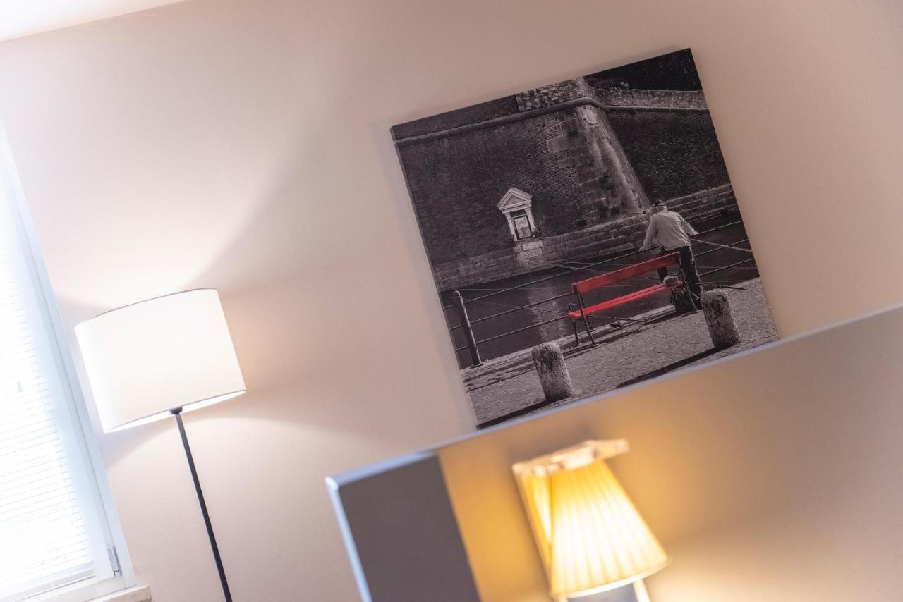 Time To Be - Luxury Apartments Centro Storico ペスキエーラ・デル・ガルダ エクステリア 写真
