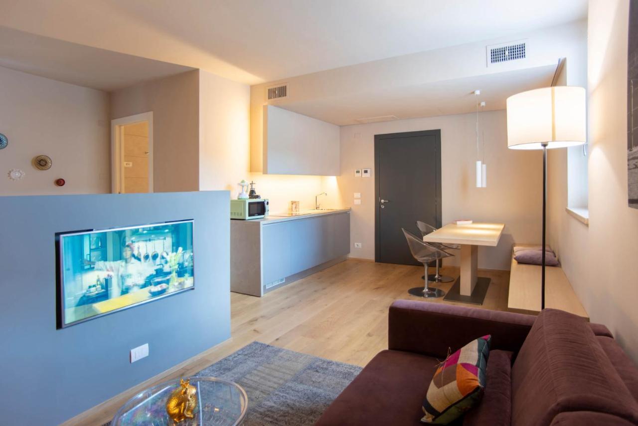 Time To Be - Luxury Apartments Centro Storico ペスキエーラ・デル・ガルダ エクステリア 写真